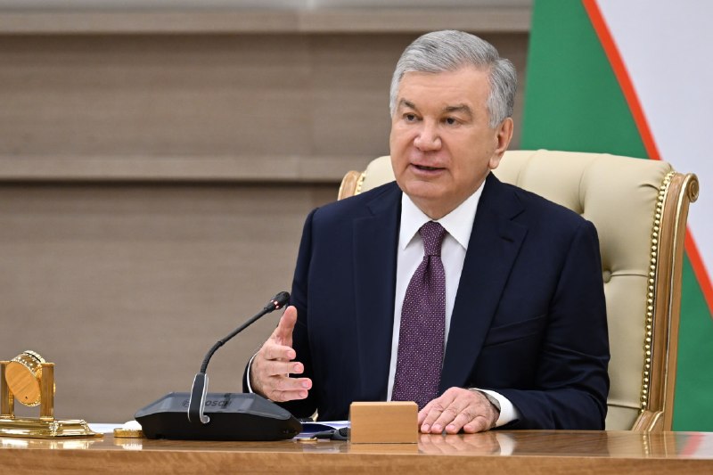 Yig‘ilish davomida davlatimiz rahbari mahallalarni rivojlantirish, odamlar turmush sharoitini yaxshilash va oilalarni mustahkamlash bo‘yicha muhim vazifalar muhokama qilinganini ta’kidladi.