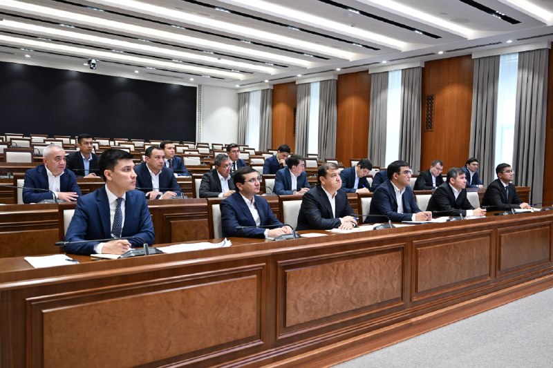 Prezident Shavkat Mirziyoyev ichimlik va oqova suv xizmatlarini yanada yaxshilash chora-tadbirlari yuzasidan taqdimot bilan tanishdi.
