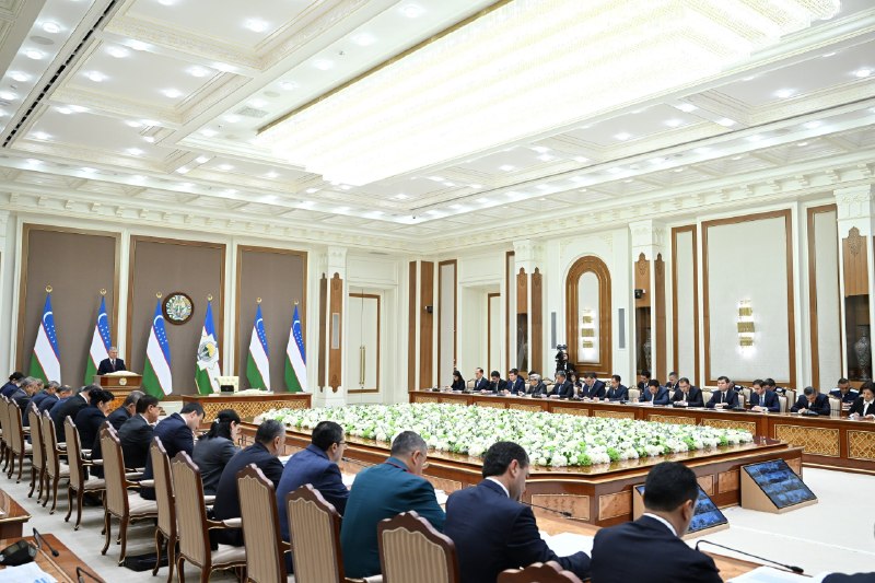 Yig‘ilishda hudud va tarmoq rahbarlarining olti oylik rejalari ijrosi tanqidiy tahlil qilindi.