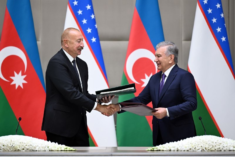 Oʻzbekiston Respublikasi Prezidenti Shavkat Mirziyoyev va Ozarbayjon Respublikasi Prezidenti Ilhom Aliyev Abadiy doʻstlik toʻgʻrisidagi shartnoma hamda Oliy davlatlararo kengash uchinchi yigʻilishining qarorini...