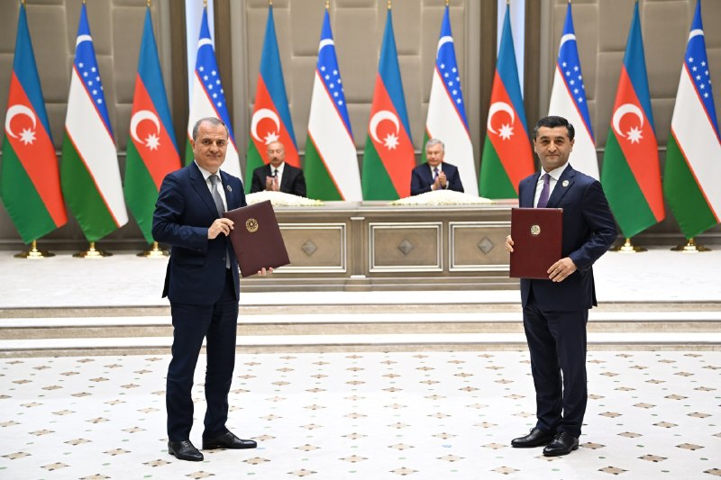 Oʻzbekiston Respublikasi Prezidenti Shavkat Mirziyoyev va Ozarbayjon Respublikasi Prezidenti Ilhom Aliyev Abadiy doʻstlik toʻgʻrisidagi shartnoma hamda Oliy davlatlararo kengash uchinchi yigʻilishining qarorini...