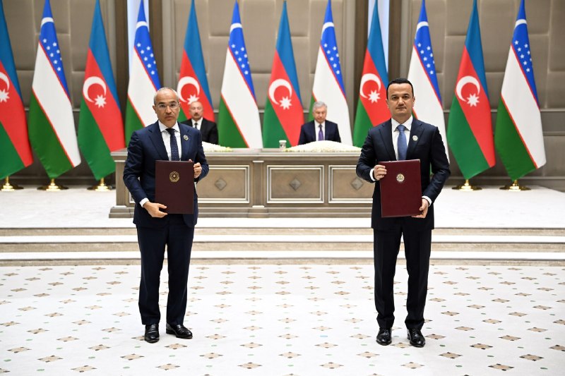 Oʻzbekiston Respublikasi Prezidenti Shavkat Mirziyoyev va Ozarbayjon Respublikasi Prezidenti Ilhom Aliyev Abadiy doʻstlik toʻgʻrisidagi shartnoma hamda Oliy davlatlararo kengash uchinchi yigʻilishining qarorini...