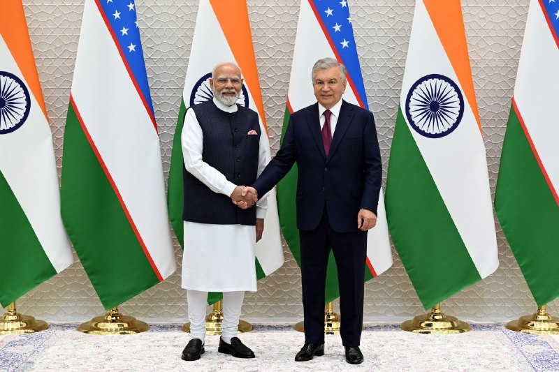 Koʻksaroy qarorgohida davlat tashrifi bilan mamlakatimizda boʻlib turgan Hindiston Respublikasi Bosh vaziri Narendra Modini tantanali kutib olish marosimi boʻldi.